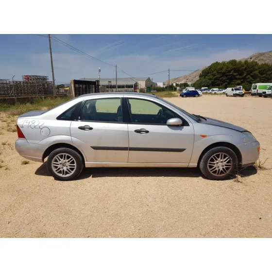 FORD FOCUS BERLINA (CAK) '1999 GHIA GRIS