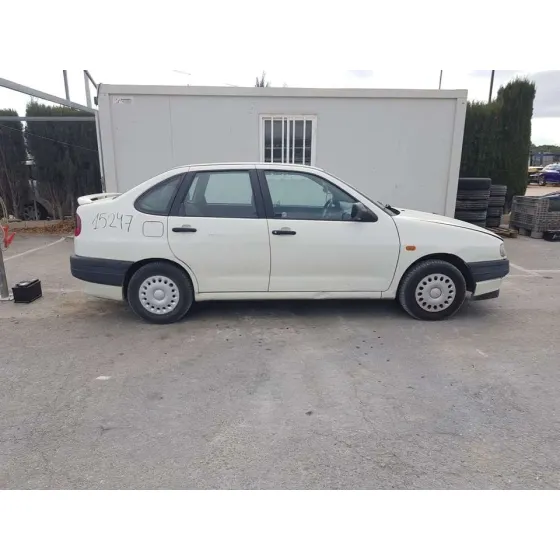 SEAT CORDOBA BERLINA (6K2) '1995 DREAM BLANCO