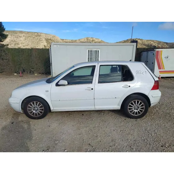 VOLKSWAGEN GOLF IV BERLINA (1J1) '2000 CONCEPTLINE BLANCO