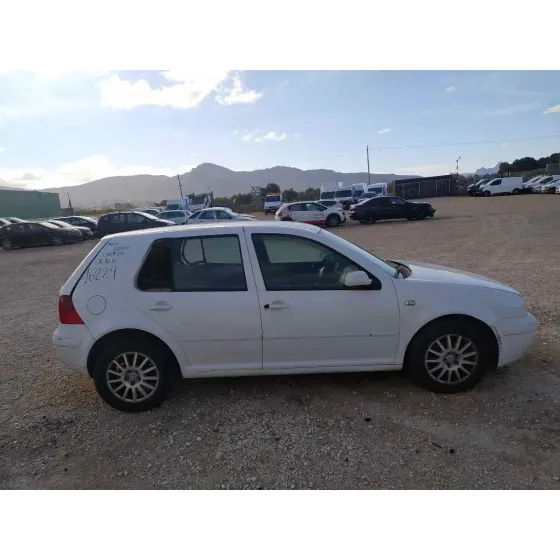 VOLKSWAGEN GOLF IV BERLINA (1J1) '2000 CONCEPTLINE BLANCO