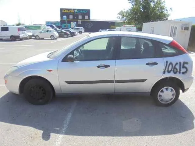 FORD FOCUS BERLINA (CAK) '1999 AMBIENTE GRIS
