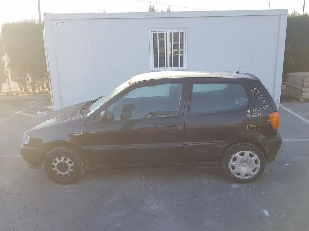 VOLKSWAGEN POLO BERLINA (6N1) '1999 BASICO NEGRO