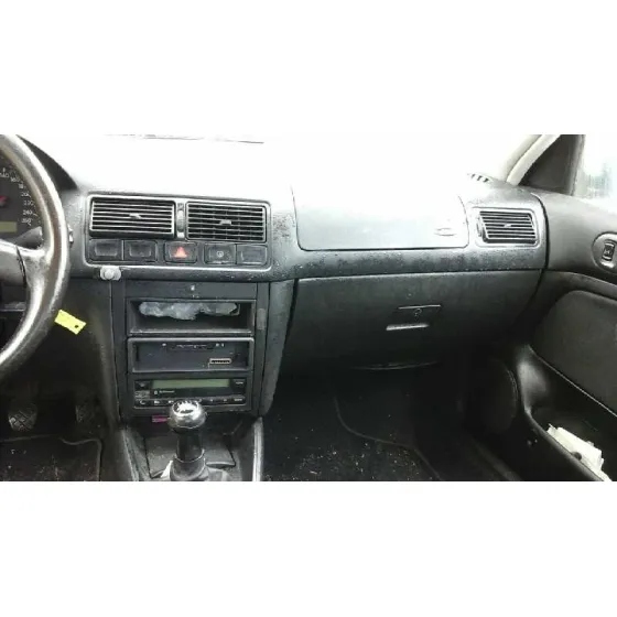 VOLKSWAGEN GOLF IV BERLINA (1J1) '2000 BASICO VERDE
