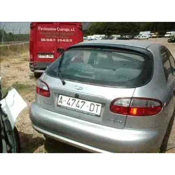 DAEWOO LANOS '1997 SE GRIS