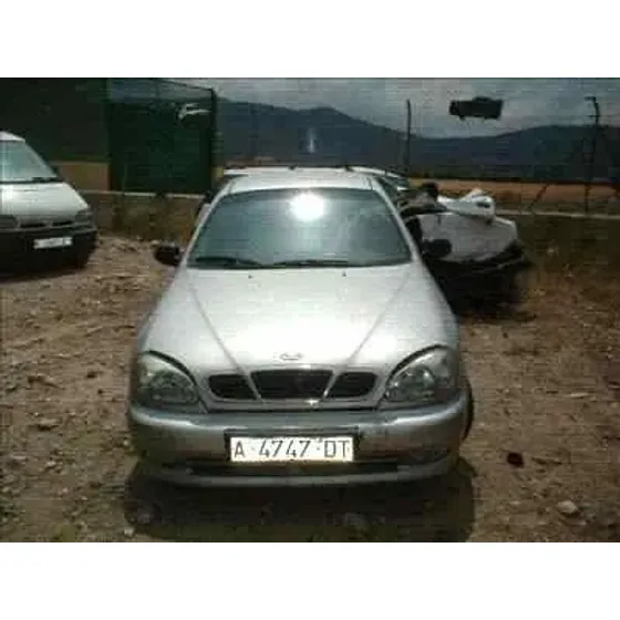 DAEWOO LANOS '1997 SE GRIS
