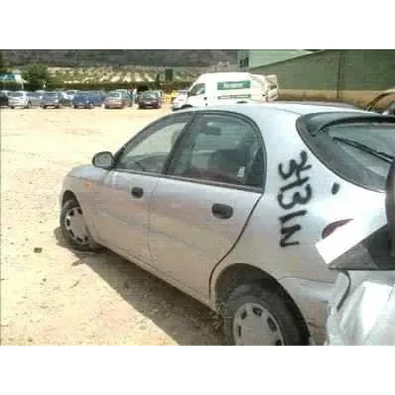 DAEWOO LANOS '1997 SE GRIS