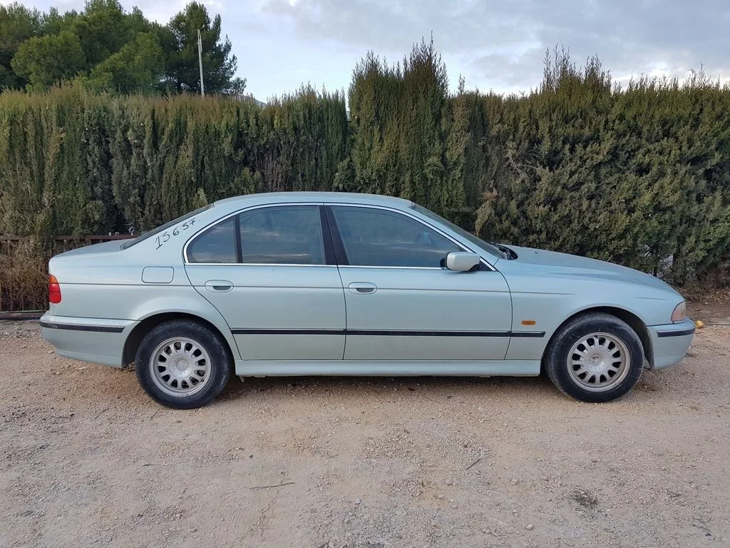 BMW SERIE 5 BERLINA (E39) '1999 520I GRIS