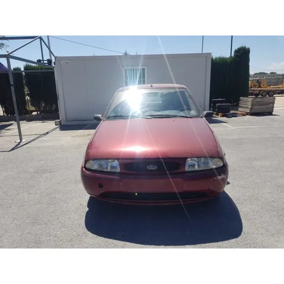 FORD FIESTA BERLINA '1998 GHIA GRANATE