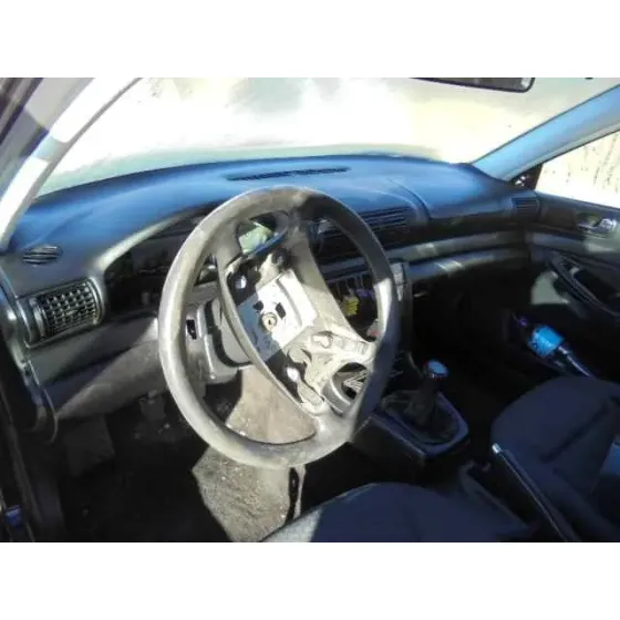 AUDI A4 BERLINA (B5) '2000 1.9 TDI AZUL