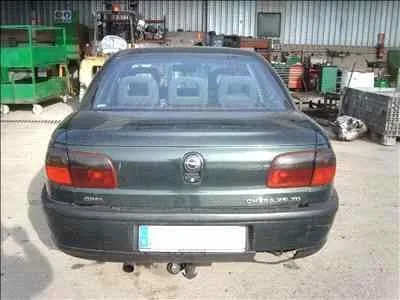OPEL OMEGA B '1994 CD BERLINA NEGRO