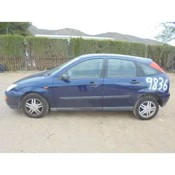 FORD FOCUS BERLINA (CAK) '1998 GHIA AZUL