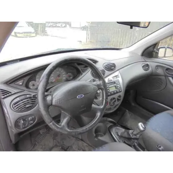FORD FOCUS BERLINA (CAK) '1998 GHIA AZUL