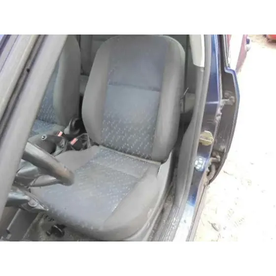 FORD FOCUS BERLINA (CAK) '1998 GHIA AZUL