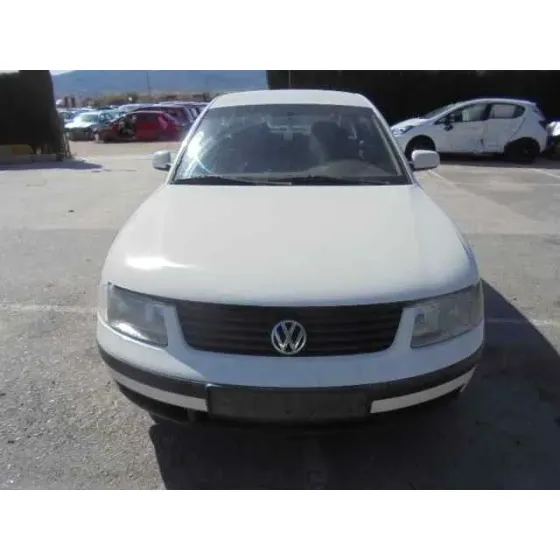 VOLKSWAGEN PASSAT BERLINA (3B2) '1999 BERLINA BLANCO