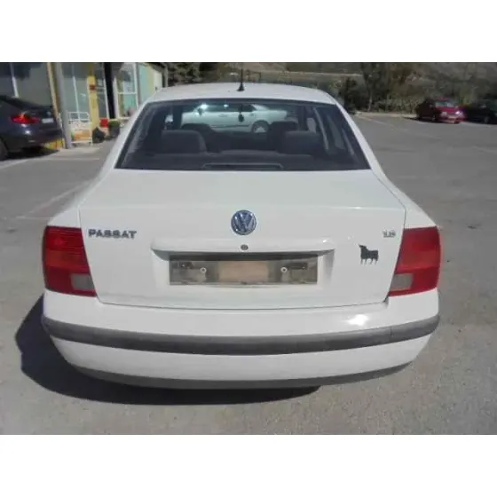 VOLKSWAGEN PASSAT BERLINA (3B2) '1999 BERLINA BLANCO