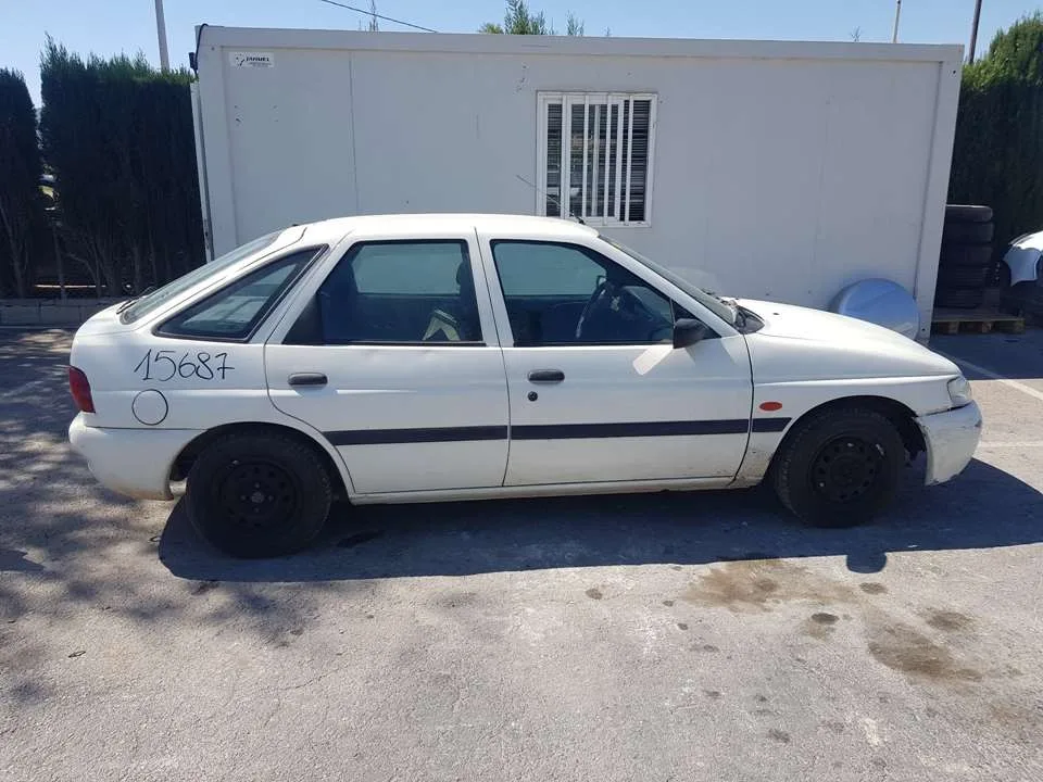 FORD ESCORT BERL./TURNIER '1997 GHIA BERLINA BBLANCO