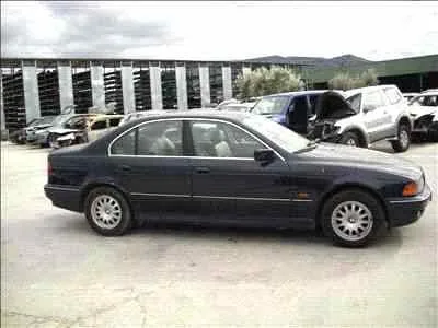 BMW SERIE 5 BERLINA (E39) '1995 525TDS AZUL
