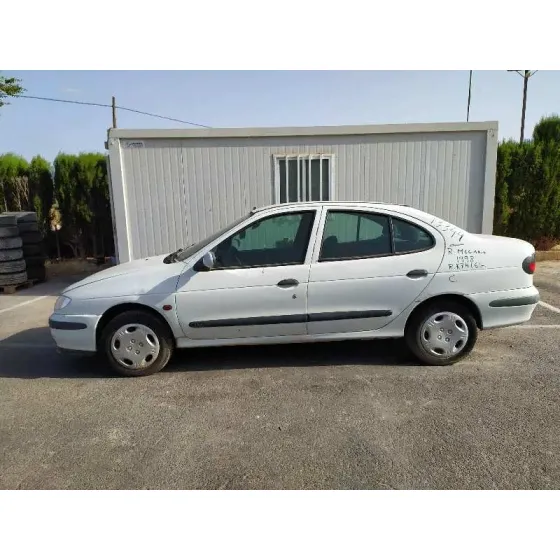RENAULT MEGANE I CLASSIC (LA0) '1998 1.6E ALIZE BLANCO