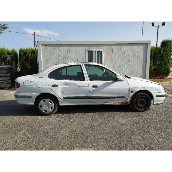 RENAULT MEGANE I CLASSIC (LA0) '1998 1.6E ALIZE BLANCO