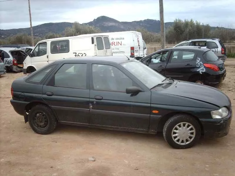 FORD ESCORT BERL./TURNIER FORD ESCORT BERL./TURNIER '1995 ATLANTA BERLINA VERDE 1995