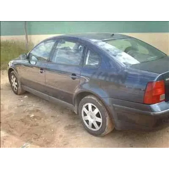 VOLKSWAGEN PASSAT BERLINA (3B2) '1996 1.9 TDI AZUL