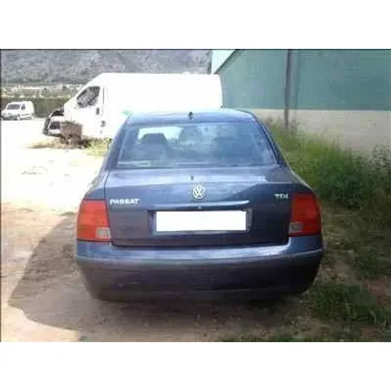 VOLKSWAGEN PASSAT BERLINA (3B2) '1996 1.9 TDI AZUL