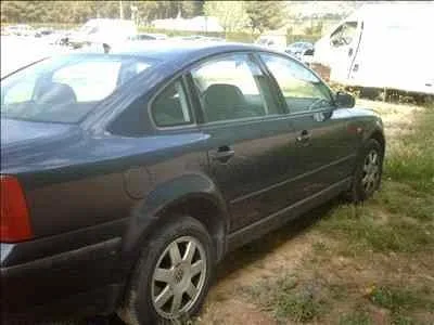 VOLKSWAGEN PASSAT BERLINA (3B2) '1996 1.9 TDI AZUL