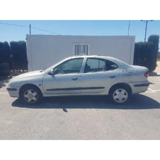 RENAULT MEGANE I FASE 2 BERLINA (BA0) '1999 1.9 DTI RT GRIS