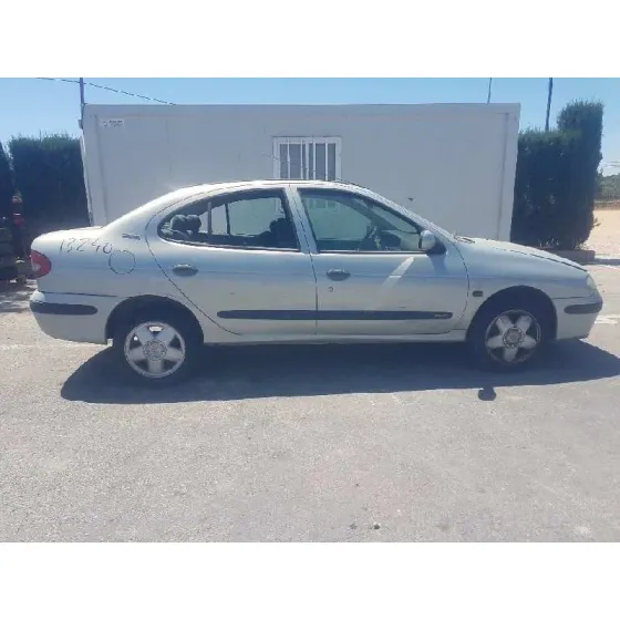 RENAULT MEGANE I FASE 2 BERLINA (BA0) '1999 1.9 DTI RT GRIS