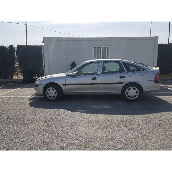 OPEL VECTRA B BERLINA '1998 BASICO (1999->) GRIS