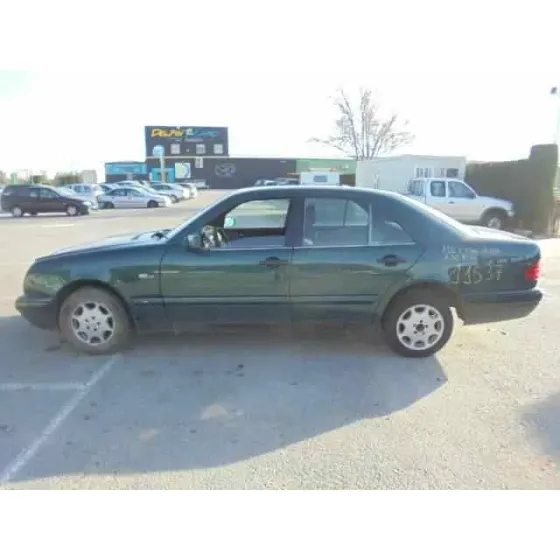 MERCEDES CLASE E (W210) BERLINA '1995 230 (210.037) VERDE