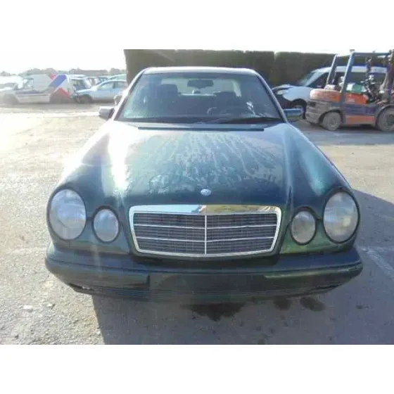 MERCEDES CLASE E (W210) BERLINA '1995 230 (210.037) VERDE