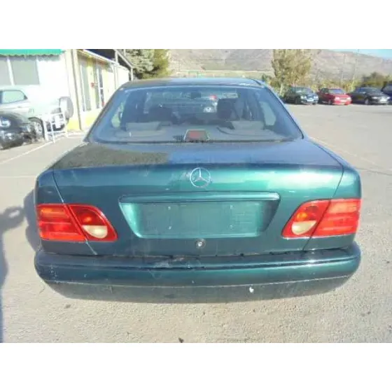 MERCEDES CLASE E (W210) BERLINA '1995 230 (210.037) VERDE