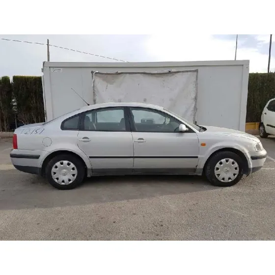 VOLKSWAGEN PASSAT BERLINA (3B2) '1992 BASICO GRIS