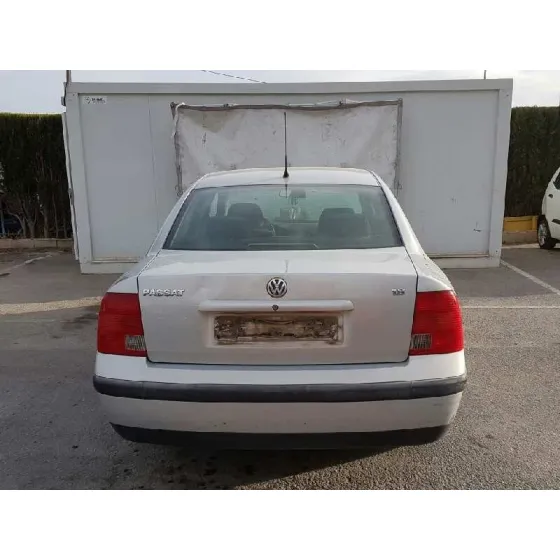 VOLKSWAGEN PASSAT BERLINA (3B2) '1992 BASICO GRIS