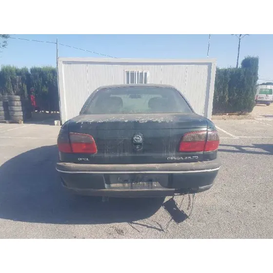 OPEL OMEGA B '1998 BASICO BERLINA VERDE
