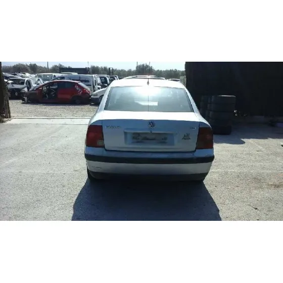 VOLKSWAGEN PASSAT BERLINA (3B2) '1998 HIGHLINE GRIS PLATA