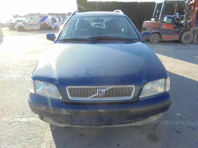 VOLVO V40 FAMILIAR '1999 1.8 16V AZUL