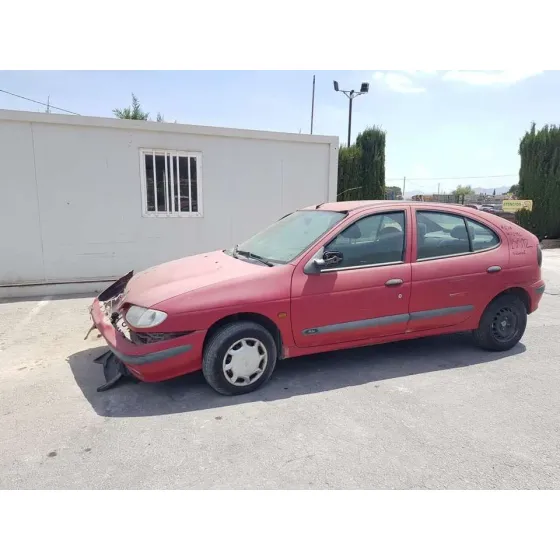 RENAULT MEGANE I BERLINA HATCHBACK (BA0) '1996 1.6E RN ROJO