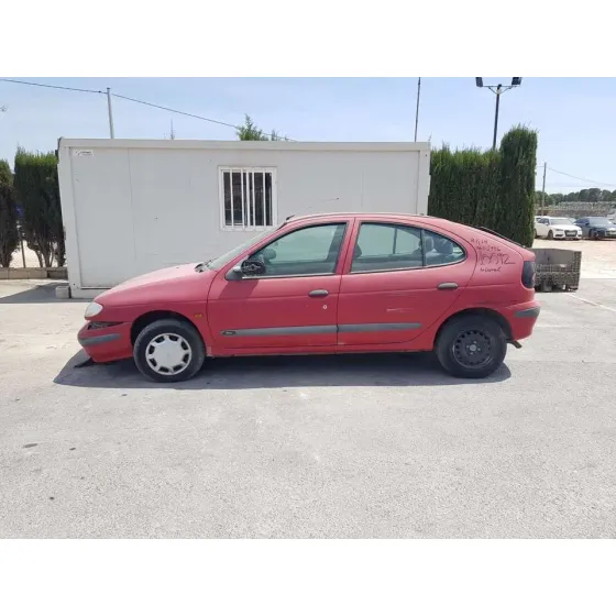 RENAULT MEGANE I BERLINA HATCHBACK (BA0) '1996 1.6E RN ROJO