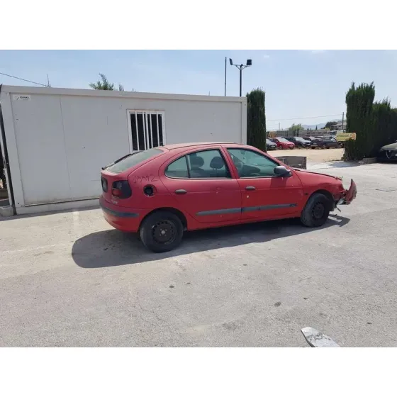 RENAULT MEGANE I BERLINA HATCHBACK (BA0) '1996 1.6E RN ROJO