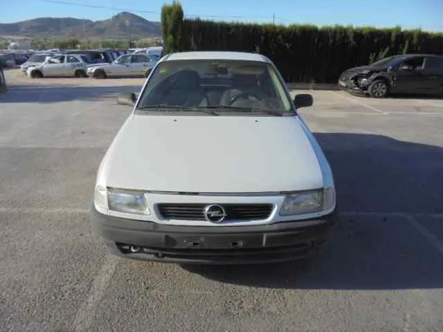 OPEL ASTRA F BERLINA '1995 MERIT BLANCO