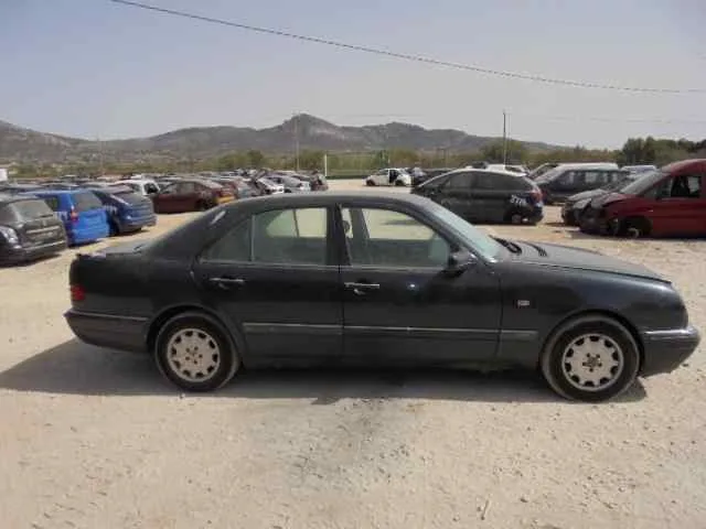 MERCEDES CLASE E (W210) BERLINA DIESEL '1996 290 TURBODIESEL (210.017) AZUL OSCURO