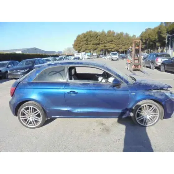 AUDI A1 (8X) '2011 ATTRACTION AZUL