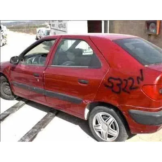 CITROEN XSARA BERLINA '1997 1.4I LX GRANATE