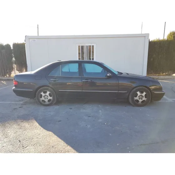 MERCEDES CLASE E (W210) BERLINA DIESEL '2000 320 CDI (210.026) NEGRO