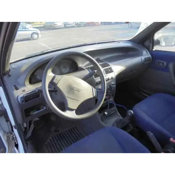 FIAT PUNTO BERLINA (176) '1999 60 CULT BLANCO