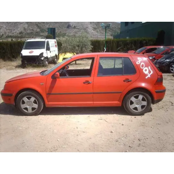 VOLKSWAGEN GOLF IV BERLINA (1J1) '1998 BASICO ROJO