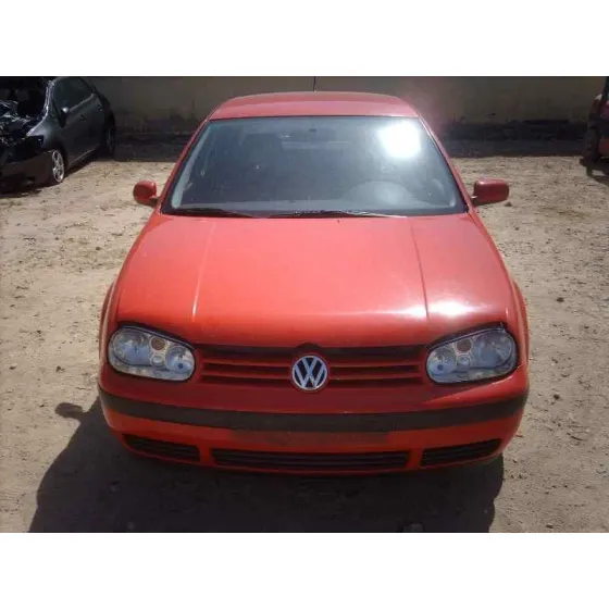 VOLKSWAGEN GOLF IV BERLINA (1J1) '1998 BASICO ROJO