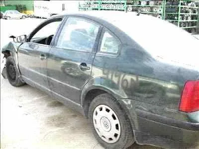 VOLKSWAGEN PASSAT BERLINA (3B2) VOLKSWAGEN PASSAT BERLINA (3B2) '1996 1.9 TDI AZUL 1996